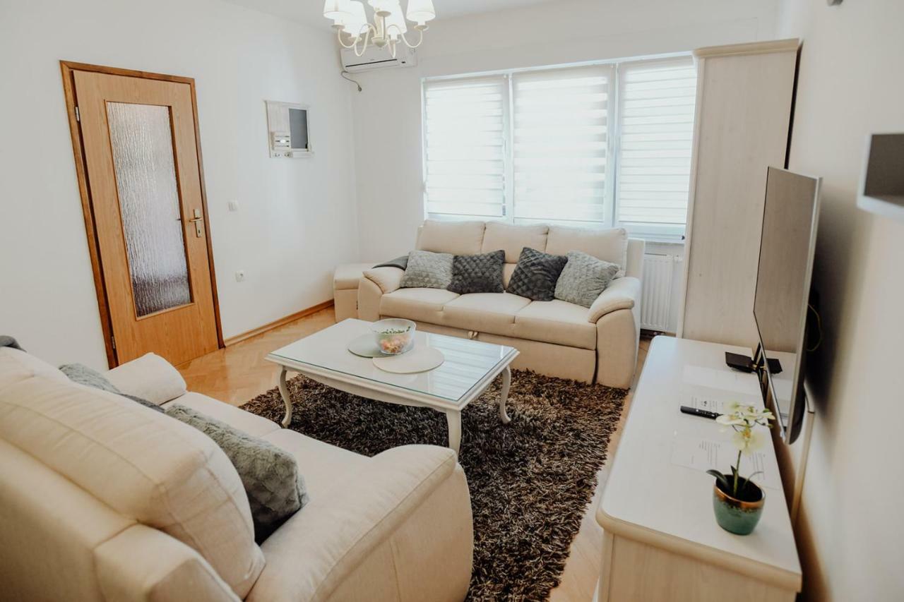 Apartman M5 Ðakovo Buitenkant foto