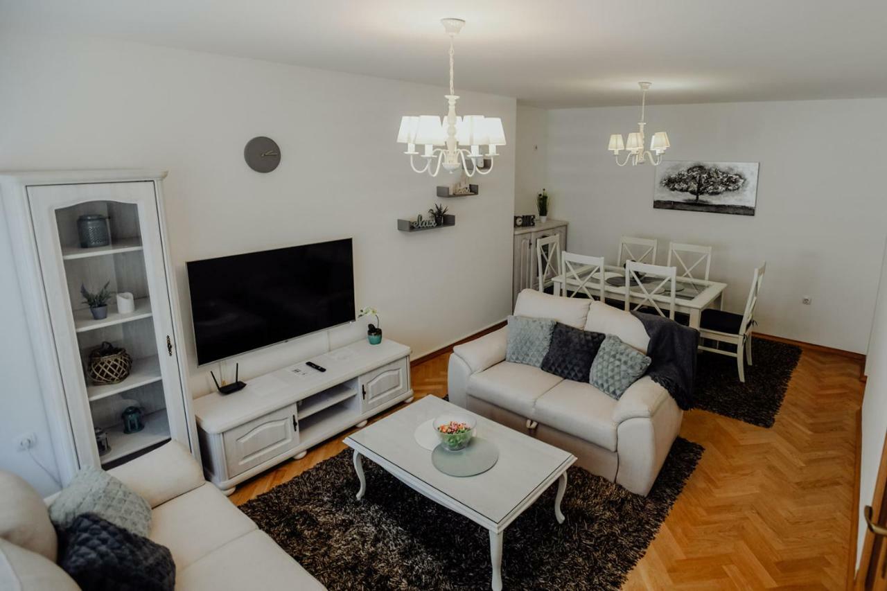 Apartman M5 Ðakovo Buitenkant foto